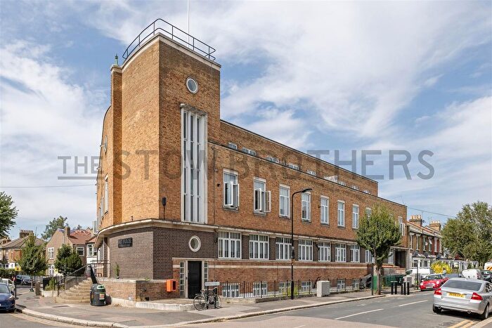3 Bedroom Flat To Rent In Francis Road, London, E10