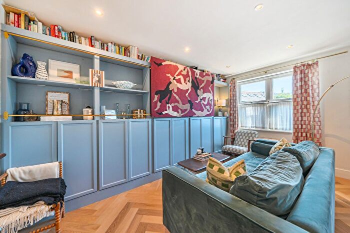 2 Bedroom Flat For Sale In Charlmont Road, Tooting, London, SW17