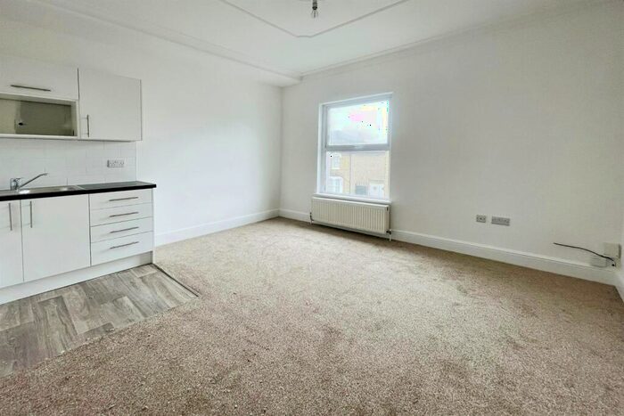 Flat To Rent In Princes Road, RM1