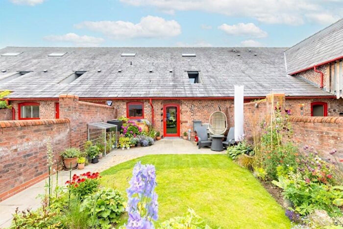 3 Bedroom Mews For Sale In Hoofield Hall Barns, Hoofield Lane, Huxley, Chester, CH3