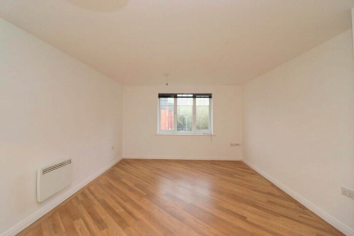 2 Bedroom Flat To Rent In East Hill, London, SW18