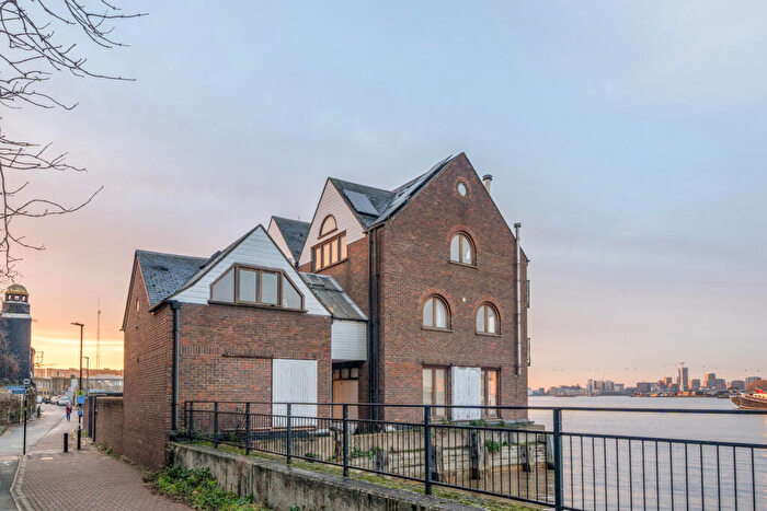 4 Bedroom End Of Terrace House For Sale In Riverside, London, SE7