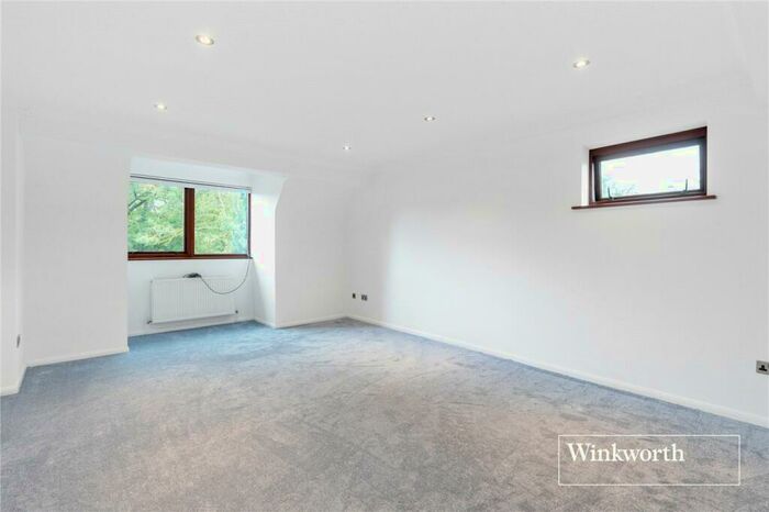 1 Bedroom Apartment To Rent In Woodside Grove, North Finchley, London, N12