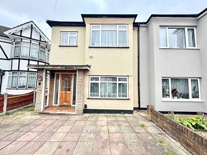 3 Bedroom House To Rent In Findon Gardens, Rainham, RM13