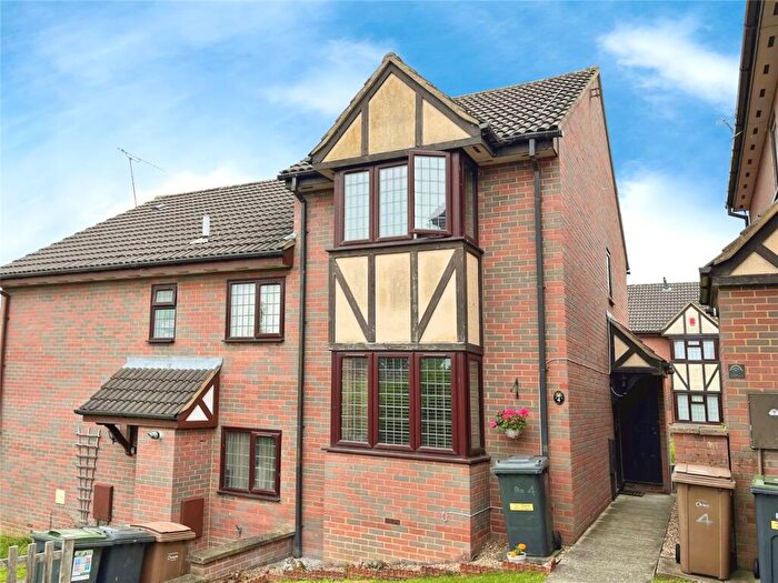 2 Bedroom House To Rent In Felbrigg Close, Luton, Bedfordshire, LU2