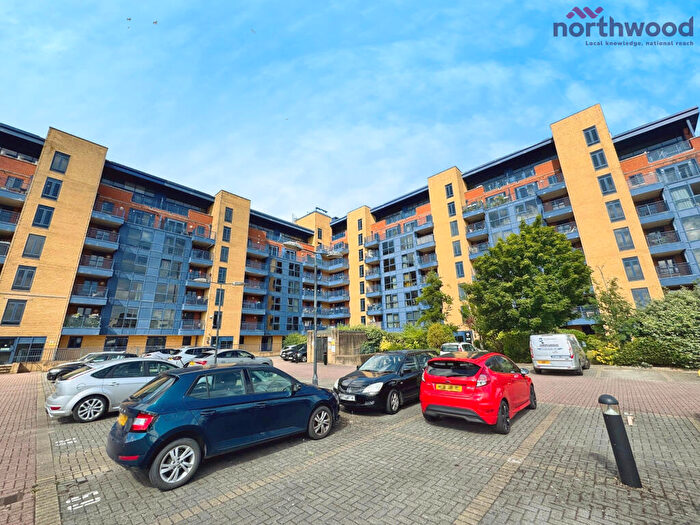 2 Bedroom Flat To Rent In Charter House, Ocean Village, SO14