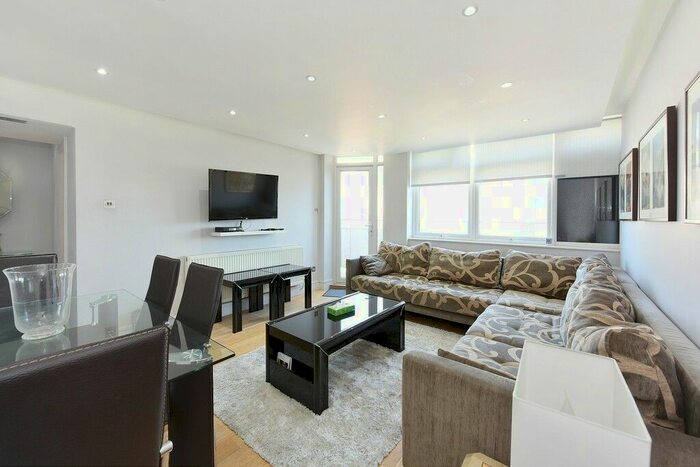 2 Bedroom Flat To Rent In Campden Hill Towers, Notting Hill, W11
