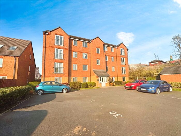 2 Bedroom Flat To Rent In Wellspring Gardens, Dudley, West Midlands, DY2