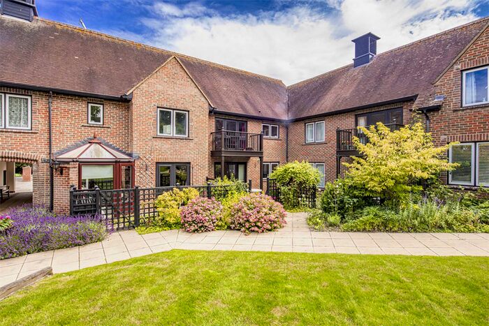 2 Bedroom Flat To Rent In Hildesley Court, Goring On Thames, RG20