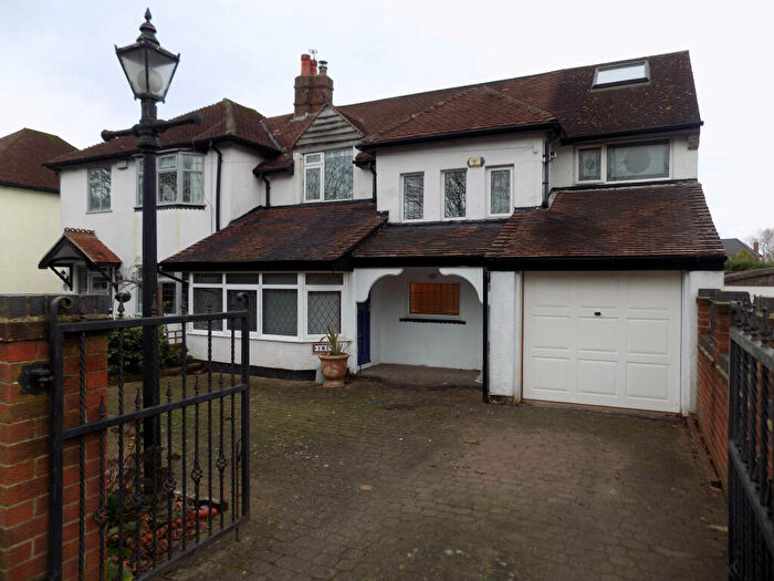 3 Bedroom Semi-Detached House To Rent In Hemsworth Road, Sheffield, S8