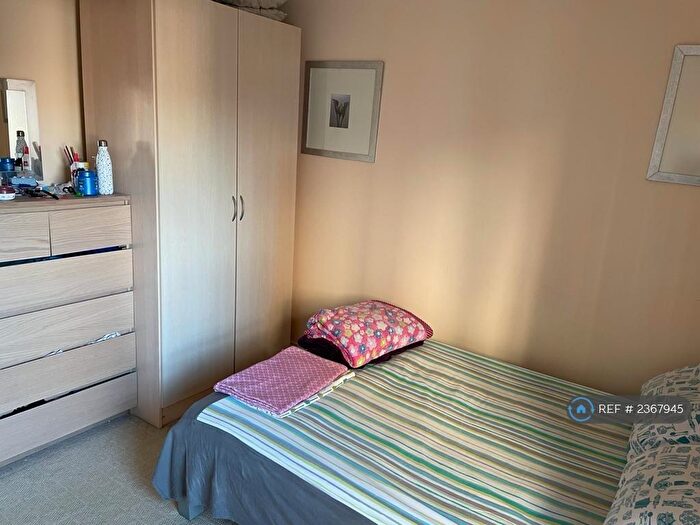 3 Bedroom Flat To Rent In Old Town, Swindon, SN1