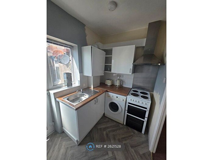 2 Bedroom Flat To Rent In Longcroft Road, Weymouth, DT4