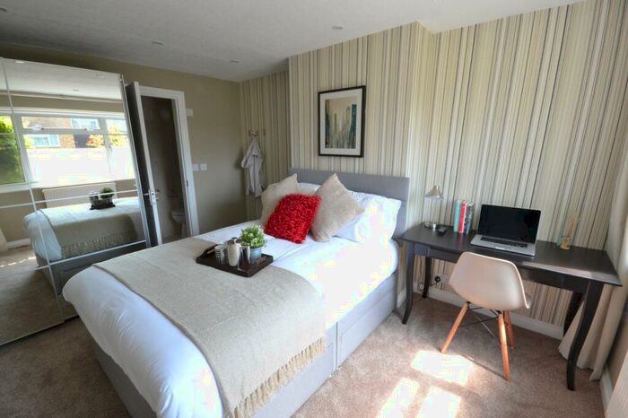 1 Bedroom Semi-Detached House To Rent In Ketton Close, Luton, Bedfordshire, LU2