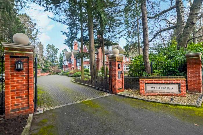 2 Bedroom Ground Flat To Rent In Woodlands Road, West Byfleet, KT14