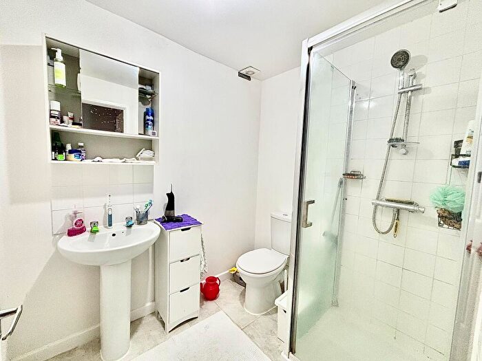 Flat To Rent In Wellington Passage, Wanstead, E11