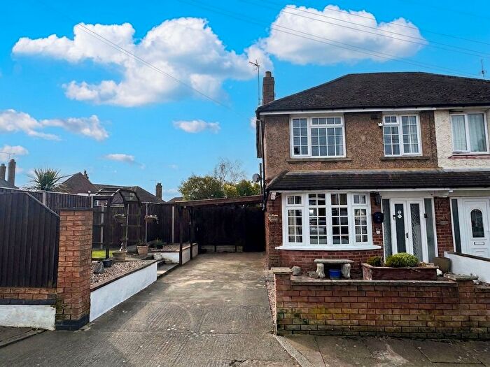 3 Bedroom Semi Detached House For Sale In Savernake Road, Leicester, LE4