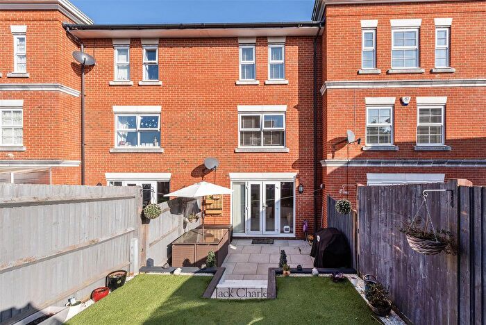 4 Bedroom Town House For Sale In Rowan Mews, Tonbridge, TN10