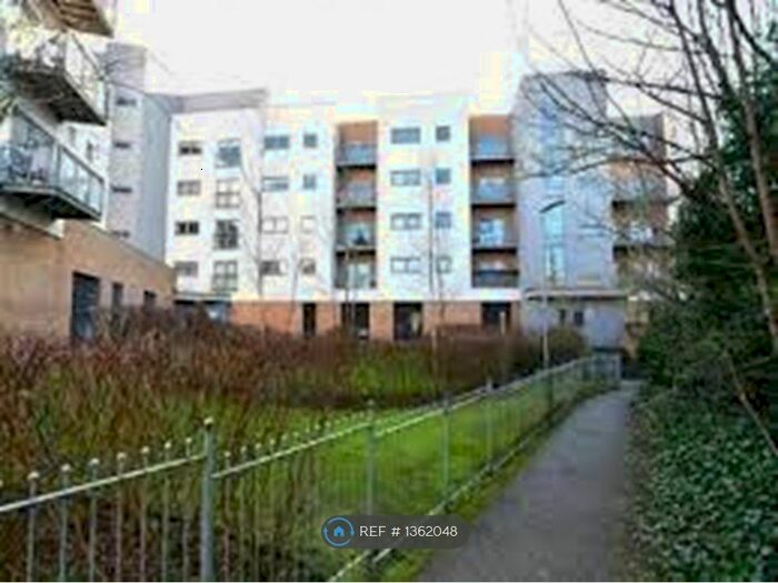 2 Bedroom Flat To Rent In Sovereign Way, Tonbridge, TN9