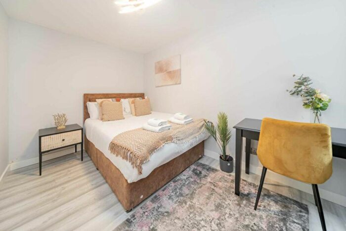 2 Bedroom Flat For Sale In Hendon Way, Golders Green, NW2