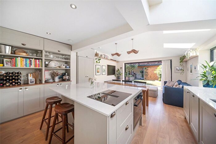 2 Bedroom Flat For Sale In Herne Hill Road, London, SE24