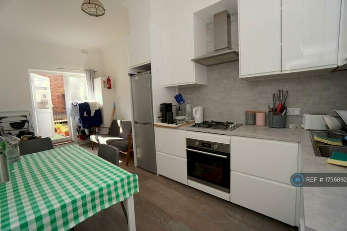 3 Bedroom Flat To Rent In Seven Sisters Road, London, N4