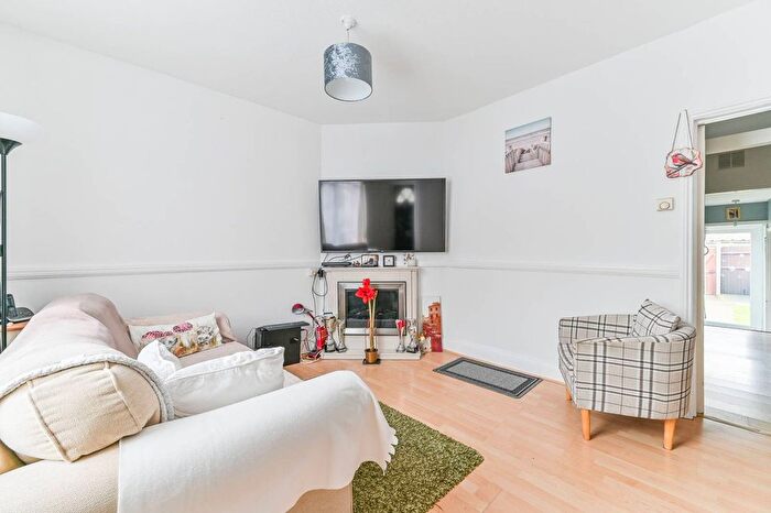 3 Bedroom Semi Detached House For Sale In Anthony Road, South Norwood, London, SE25