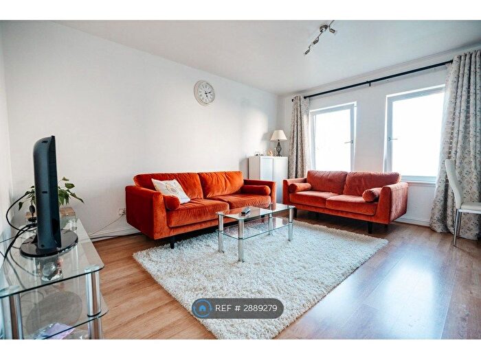 2 Bedroom Flat To Rent In St Andrews Close, Glasgow, G41