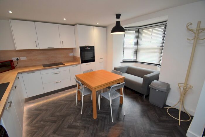 2 Bedroom Flat To Rent In St. Thomas Street, Penryn TR10