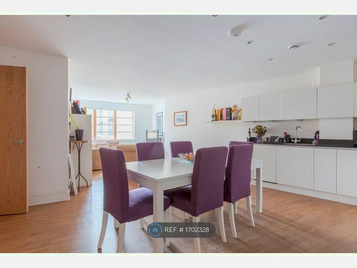 3 Bedroom Flat To Rent In Mildmay Avenue, London, N1