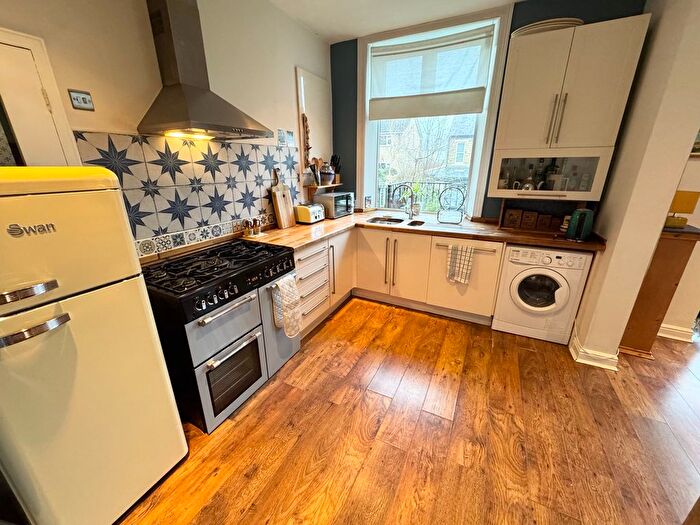 2 Bedroom Flat For Sale In Dallam Road, Shipley, West Yorkshire, BD18