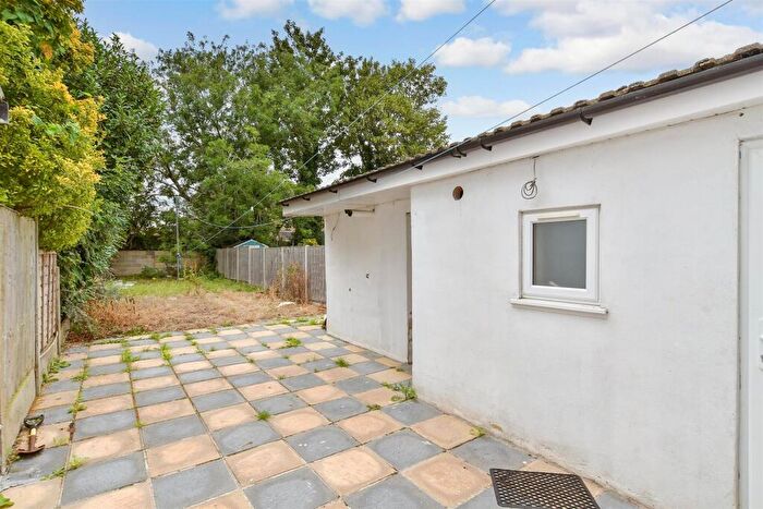 3 Bedroom Terraced House For Sale In Ewart Road, Chatham, Kent, ME4