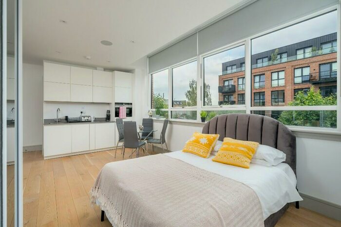 Studio To Rent In London, N15