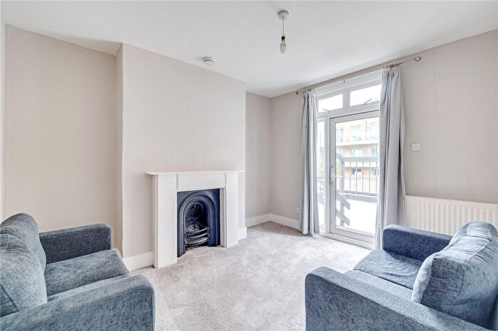 2 Bedroom Flat To Rent In Walham Grove, London, SW6