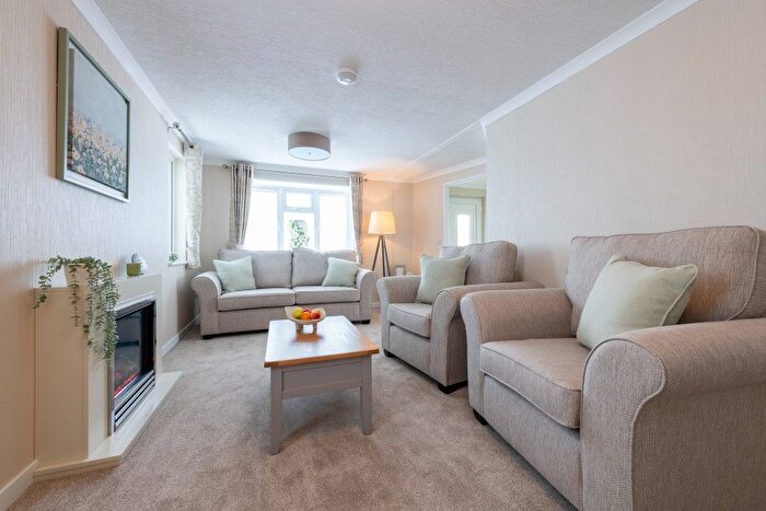 1 Bedroom Mobile/park Home For Sale In Hockley Park, Lower Road Hockley, SS5