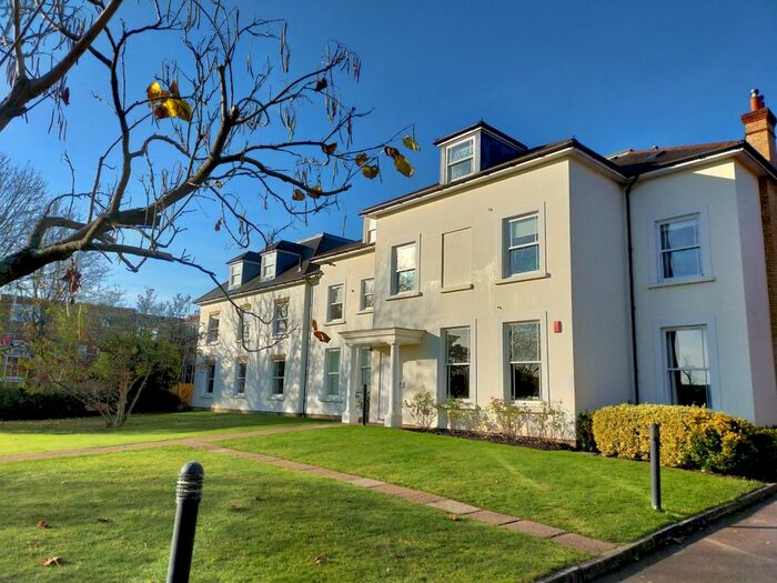 2 Bedroom Flat To Rent In Ladbroke Road, Redhill, RH1