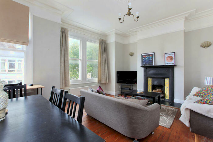 3 Bedroom Flat To Rent In Dagnan Road, Clapham South, SW12