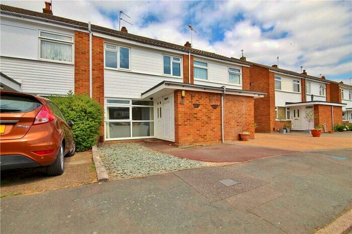 3 Bedroom Terraced House To Rent In Roakes Avenue, Addlestone, Surrey, KT15