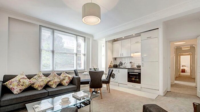 2 Bedroom Flat To Rent In Hill Street, London, W1J