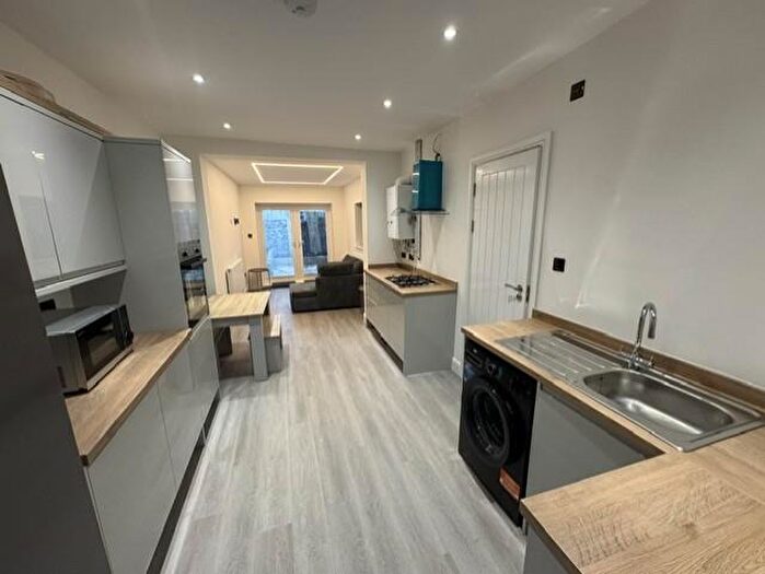 5 Bedroom House To Rent In Glenroy Street, Cardiff, CF24