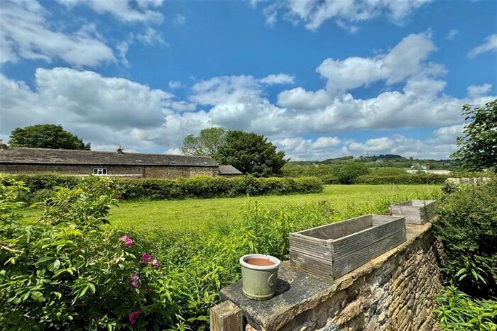 2 Bedroom End Of Terrace House To Rent In Queen Street, Glossop, SK13