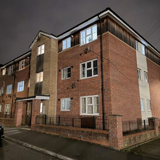 2 Bedroom Flat For Sale In Pursers Court, Slough, SL2