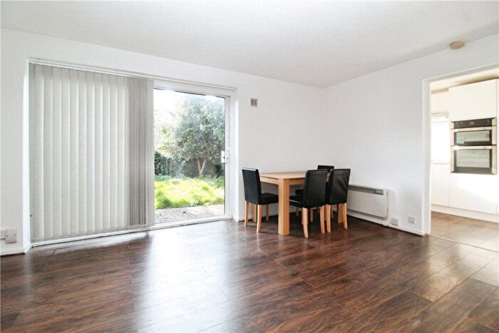 2 Bedroom Flat To Rent In Garrick Crescent, Croydon, CR0