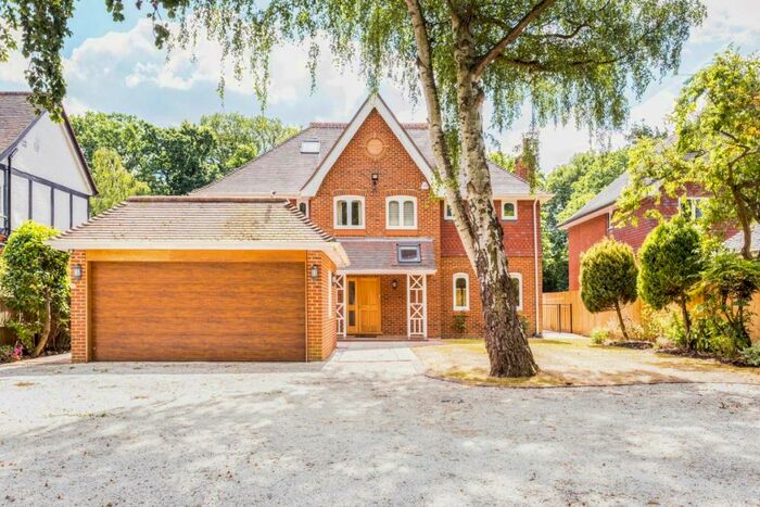 6 Bedroom Detached House To Rent In Ashley Rise, Walton-on-Thames, KT12