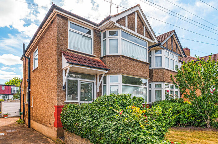 3 Bedroom Semi-Detached House For Sale In Clovelly Avenue, Colindale, NW9