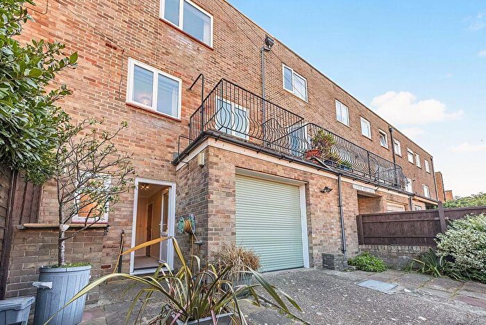 4 Bedroom Terraced House For Sale In Oyster Street, Old Portsmouth, PO1