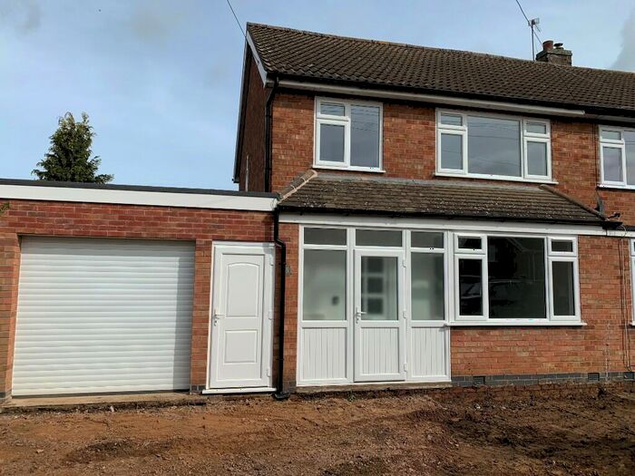 4 Bedroom Semi-Detached House To Rent In Paske Avenue, LE7