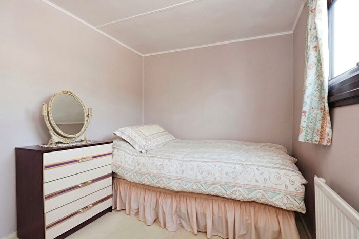2 Bedroom Bungalow For Sale In Woodcot Park, Wilmcote, Stratford-Upon-Avon, Warwickshire, CV37