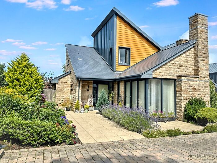 3 Bedroom Detached House For Sale In Windsor Court, Preston, PR3