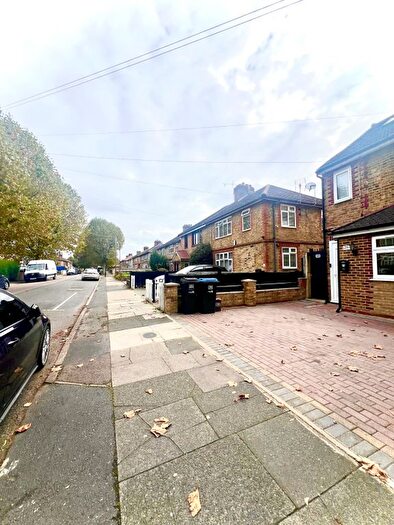 4 Bedroom Flat To Rent In Central Avenue, London, N9