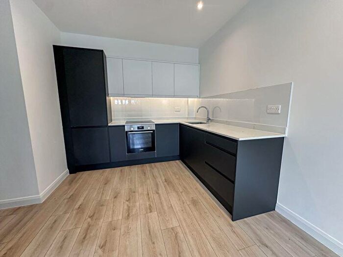2 Bedroom Flat To Rent In Chesterfield House, Bath Road, Slough, SL1